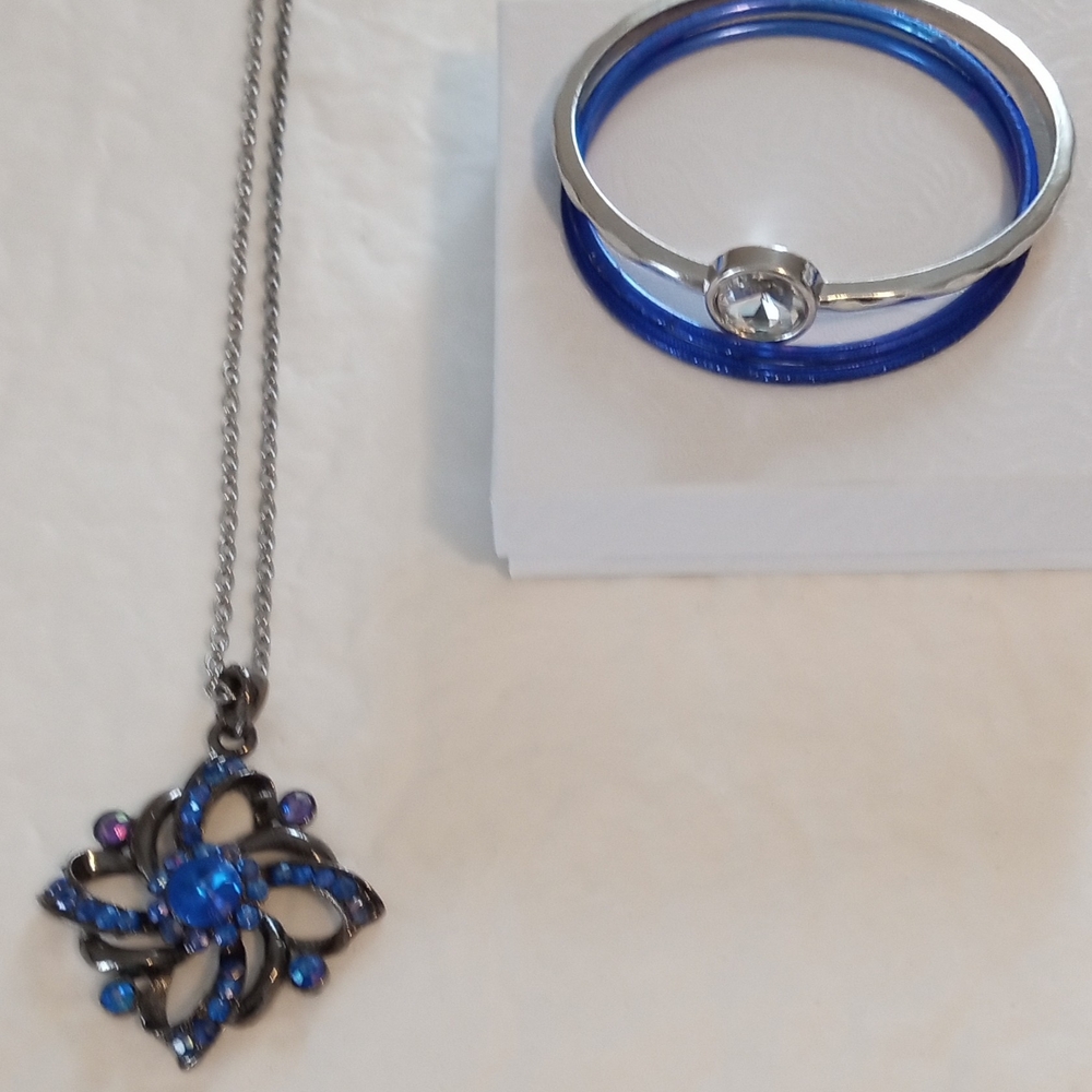 Silver and Blue Floral Pendant Necklace